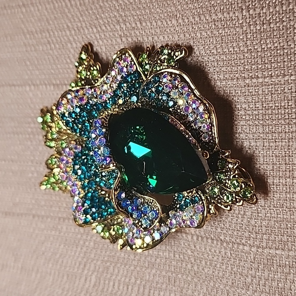 New Multi Rhinestone Flower Brooch - Picture 7 of 12